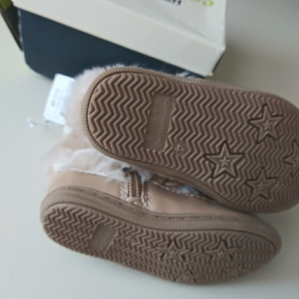 Nwt fur lined boots size 4c - Picture 3 of 4